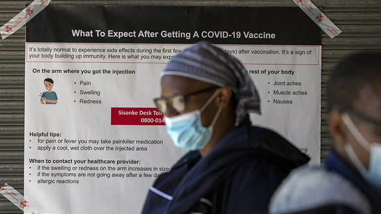 Η Νότια Αφρική σκοπεύει να εμβολιάζει 200.000 πολίτες καθημερινά από τον Μάιο